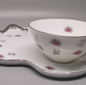 Set of 4 Two Snack Plates Two Tea Cups Rosette Rose Pattern Silver Lined MINT